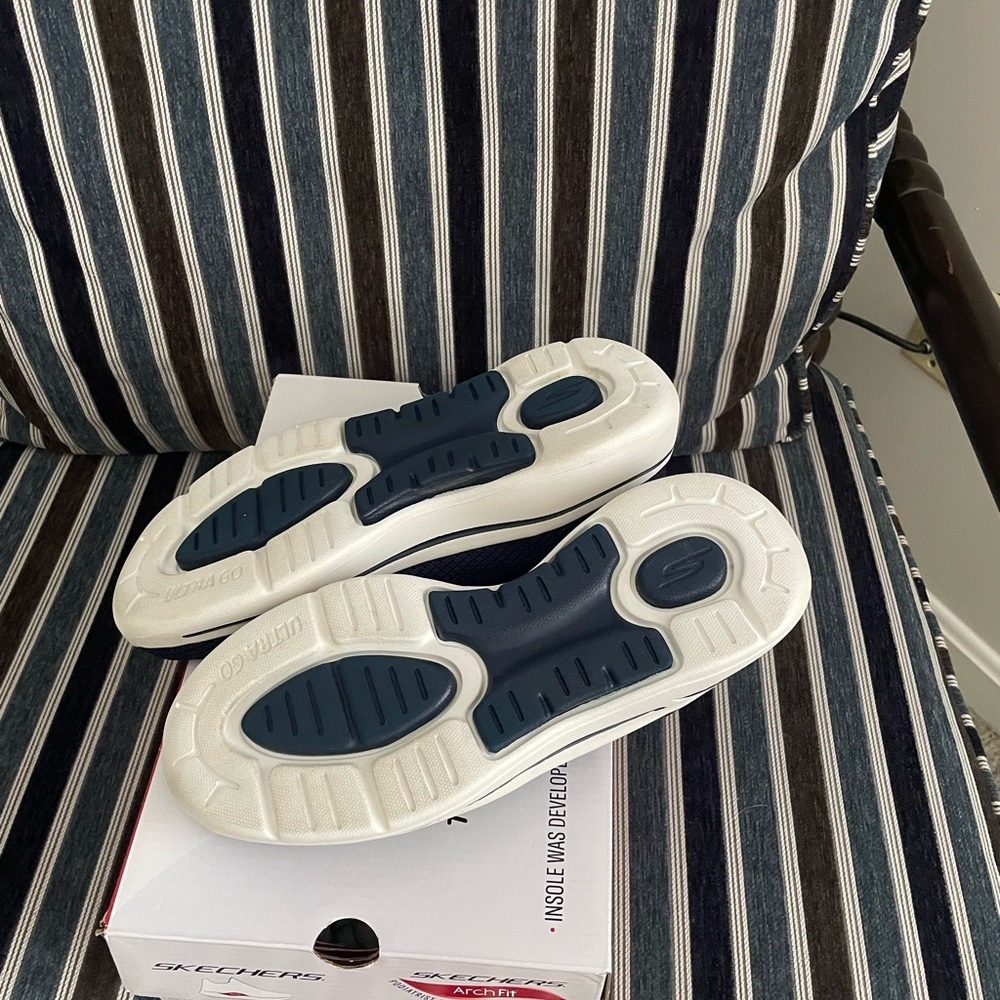 Skechers Go Walk Arch Fit “Grateful” - Picture 4 of 4